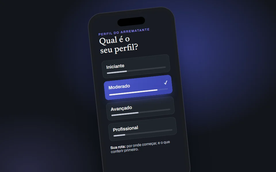 Celular mostrando os quatro perfis de arrematante